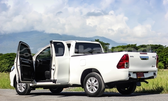Buy Used Toyota Hiluxe Revo White Car in Chiang Mai in Chiang Mai Buy Used Toyota Hiluxe Revo White Car in Chiang Mai in Chiang Mai