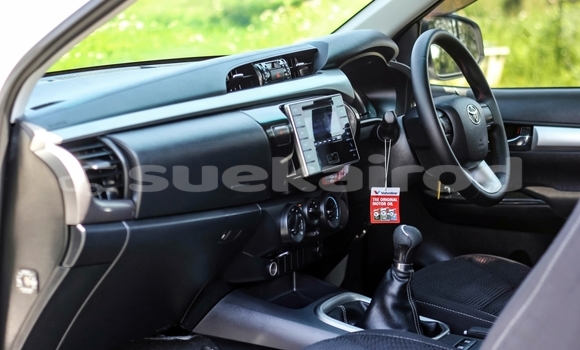 Buy Used Toyota Hiluxe Revo White Car in Chiang Mai in Chiang Mai Buy Used Toyota Hiluxe Revo White Car in Chiang Mai in Chiang Mai