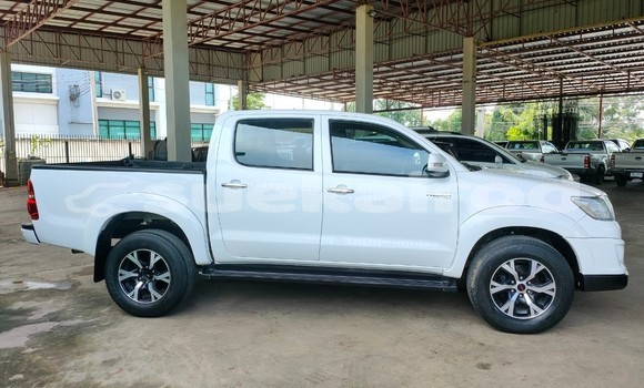 Buy Used Toyota Hiluxe VIGO White Car in Bangkok in Bangkok Buy Used Toyota Hiluxe VIGO White Car in Bangkok in Bangkok