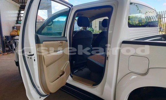 Buy Used Toyota Hiluxe VIGO White Car in Bangkok in Bangkok Buy Used Toyota Hiluxe VIGO White Car in Bangkok in Bangkok