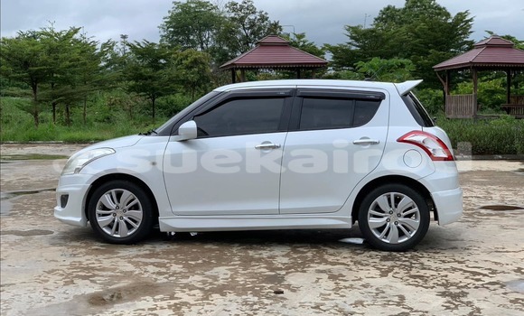 ซื้อ รถมือสอง Suzuki Swift ขาว รถยนต์ ใน %{เมือง} ใน กรุงเทพมหานคร ซื้อ รถมือสอง Suzuki Swift ขาว รถยนต์ ใน %{เมือง} ใน กรุงเทพมหานคร