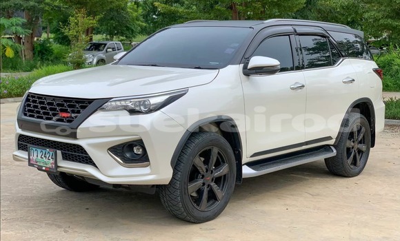 Buy Used Toyota Fortuner White Car in Bangkok in Bangkok