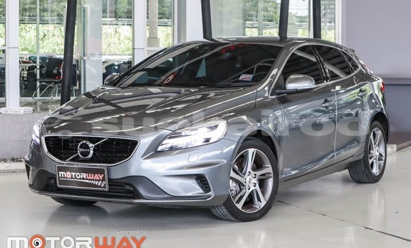 ซื้อ รถมือสอง Volvo V40 อื่น ๆ รถยนต์ ใน %{เมือง} ใน กรุงเทพมหานคร