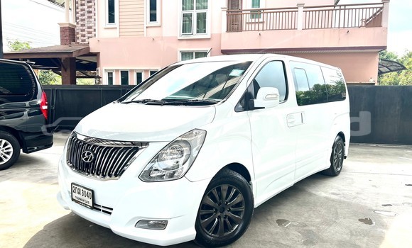 Buy Used Hyundai H1 White Car in Bangkok in Bangkok