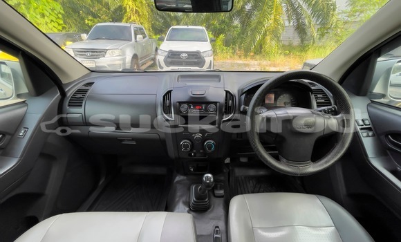 Buy Used Isuzu D–MAX Silver Car in Bangkok in Bangkok Buy Used Isuzu D–MAX Silver Car in Bangkok in Bangkok