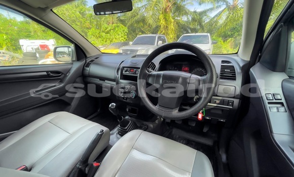 Buy Used Isuzu D–MAX Silver Car in Bangkok in Bangkok Buy Used Isuzu D–MAX Silver Car in Bangkok in Bangkok