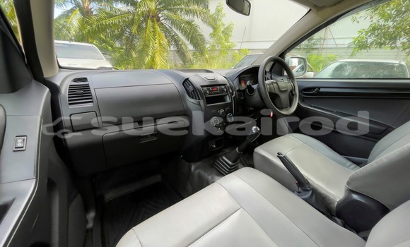 Buy Used Isuzu D–MAX Silver Car in Bangkok in Bangkok Buy Used Isuzu D–MAX Silver Car in Bangkok in Bangkok