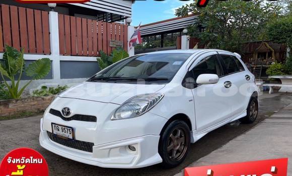 ซื้อ รถมือสอง Toyota Yaris ขาว รถยนต์ ใน %{เมือง} ใน กรุงเทพมหานคร