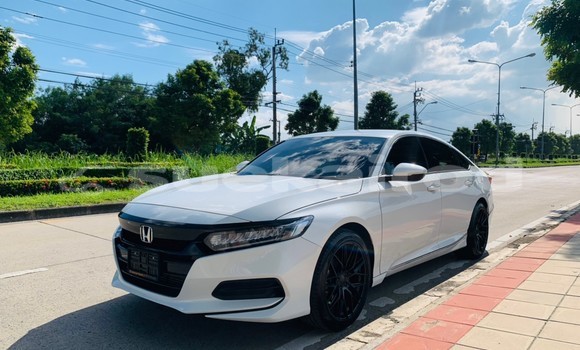 Buy Used Honda Accord White Car in Bangkok in Bangkok
