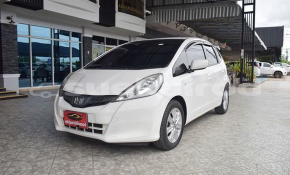 ซื้อ รถมือสอง Honda Jazz ขาว รถยนต์ ใน %{เมือง} ใน ยโสธร