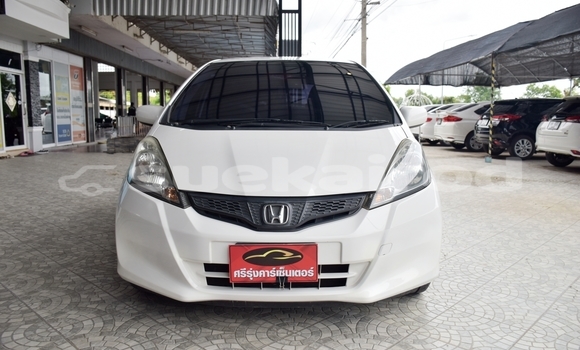 Buy Used Honda Jazz White Car in Yasothon in Yasothon Buy Used Honda Jazz White Car in Yasothon in Yasothon