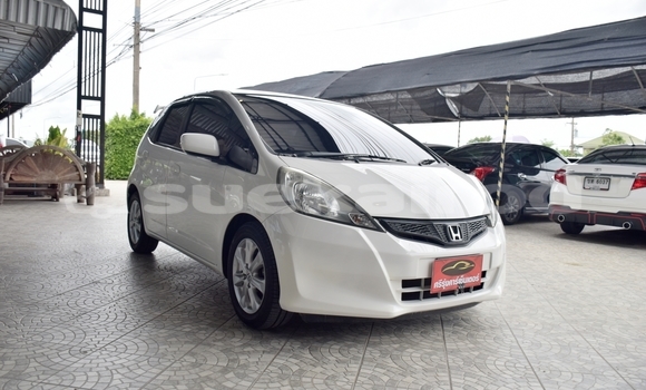 Buy Used Honda Jazz White Car in Yasothon in Yasothon Buy Used Honda Jazz White Car in Yasothon in Yasothon