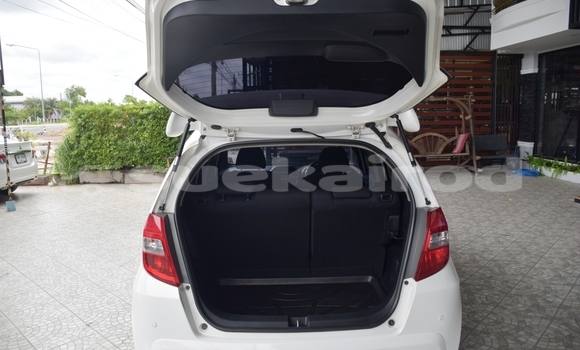 Buy Used Honda Jazz White Car in Yasothon in Yasothon Buy Used Honda Jazz White Car in Yasothon in Yasothon