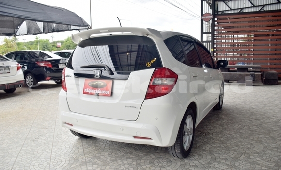 Buy Used Honda Jazz White Car in Yasothon in Yasothon Buy Used Honda Jazz White Car in Yasothon in Yasothon