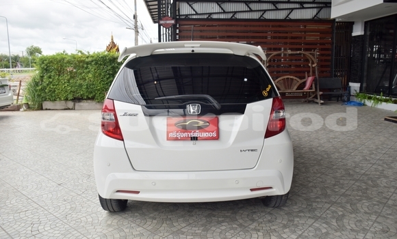 Buy Used Honda Jazz White Car in Yasothon in Yasothon Buy Used Honda Jazz White Car in Yasothon in Yasothon