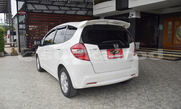 Buy Used Honda Jazz White Car in Yasothon in Yasothon Buy Used Honda Jazz White Car in Yasothon in Yasothon