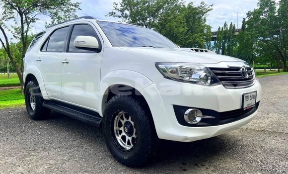 Buy Used Toyota Fortuner White Car in Bangkok in Bangkok