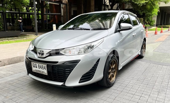 ซื้อ รถมือสอง Toyota Yaris เงิน รถยนต์ ใน %{เมือง} ใน กรุงเทพมหานคร