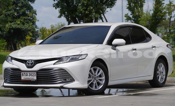 ซื้อ รถมือสอง Toyota Camry ขาว รถยนต์ ใน %{เมือง} ใน กรุงเทพมหานคร