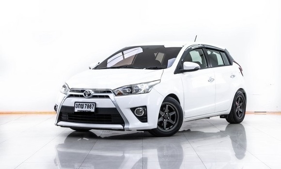 ซื้อ รถมือสอง Toyota Yaris ขาว รถยนต์ ใน %{เมือง} ใน กรุงเทพมหานคร