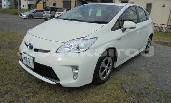 ซื้อ รถมือสอง Toyota Prius ขาว รถยนต์ ใน %{เมือง} ใน กรุงเทพมหานคร