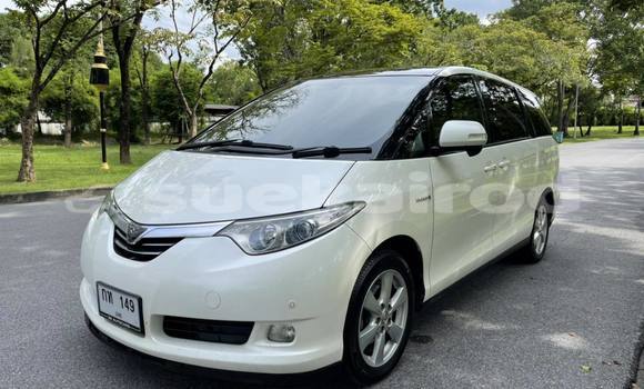 Buy Used Toyota Estima White Car in Bangkok in Bangkok