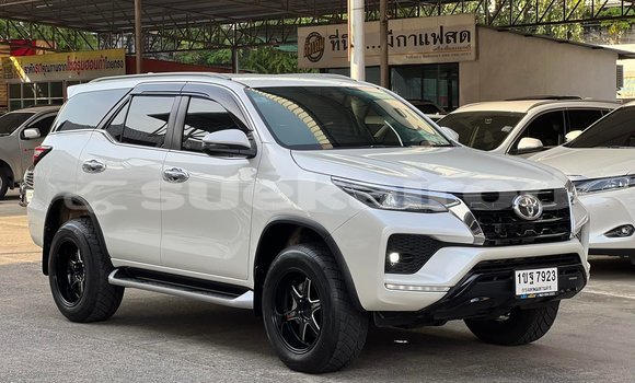Buy Used Toyota Fortuner White Car in Bangkok in Bangkok