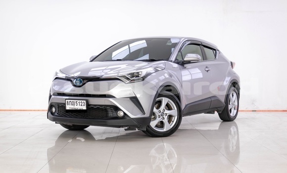 ซื้อ รถมือสอง Toyota C-HR อื่น ๆ รถยนต์ ใน %{เมือง} ใน กรุงเทพมหานคร