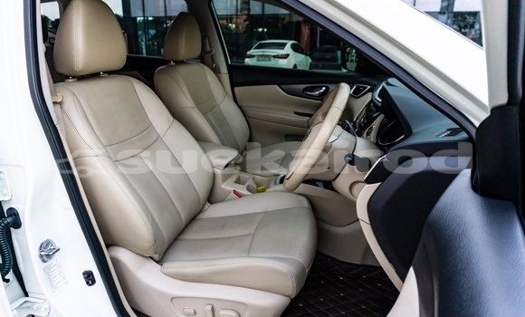 Buy Used Nissan X-Trail White Car in Chiang Mai in Chiang Mai Buy Used Nissan X-Trail White Car in Chiang Mai in Chiang Mai