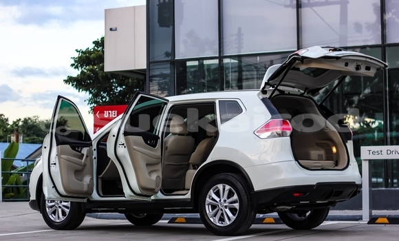 Buy Used Nissan X-Trail White Car in Chiang Mai in Chiang Mai Buy Used Nissan X-Trail White Car in Chiang Mai in Chiang Mai