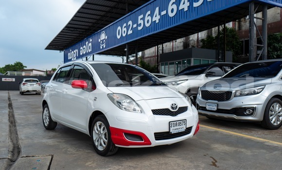 ซื้อ รถมือสอง Toyota Yaris ขาว รถยนต์ ใน %{เมือง} ใน กรุงเทพมหานคร
