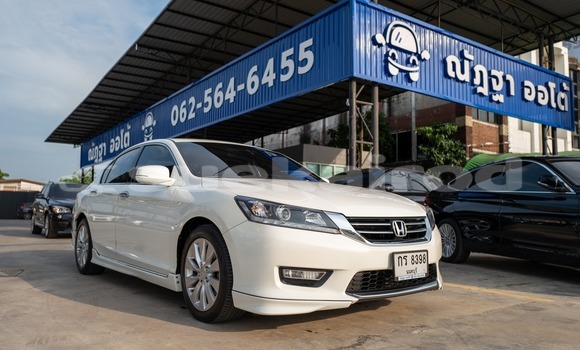 ซื้อ รถมือสอง Honda Accord ขาว รถยนต์ ใน %{เมือง} ใน กรุงเทพมหานคร