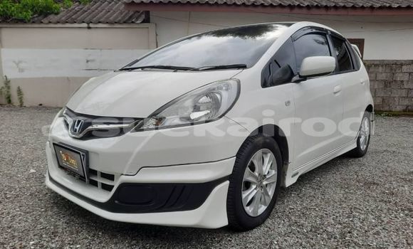 ซื้อ รถมือสอง Honda Jazz ขาว รถยนต์ ใน %{เมือง} ใน กรุงเทพมหานคร