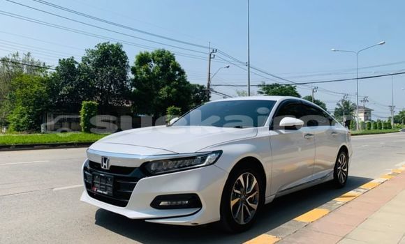 ซื้อ รถมือสอง Honda Accord ขาว รถยนต์ ใน %{เมือง} ใน กรุงเทพมหานคร