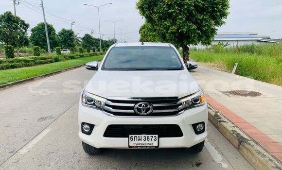 Buy Used Toyota Hiluxe Revo White Car in Bangkok in Bangkok