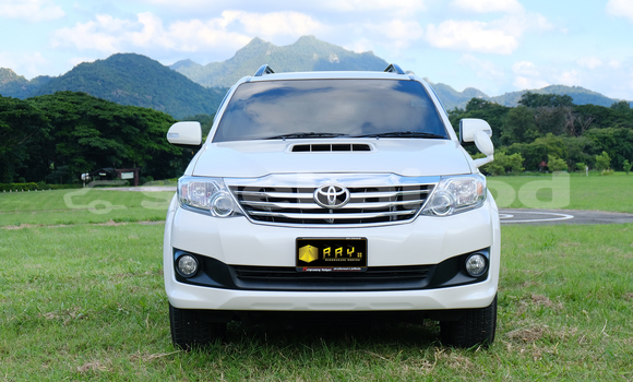 ซื้อ รถมือสอง Toyota Fortuner ขาว รถยนต์ ใน %{เมือง} ใน กรุงเทพมหานคร