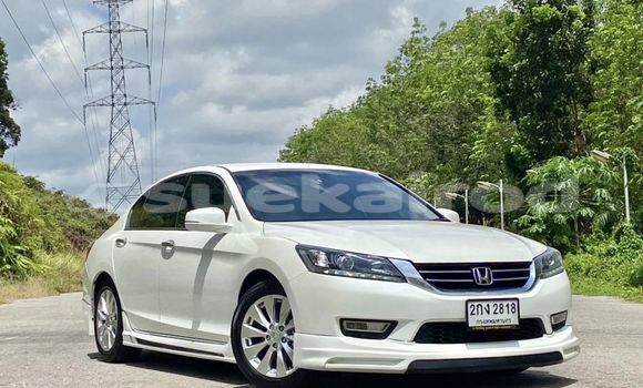ซื้อ รถมือสอง Honda Accord ขาว รถยนต์ ใน %{เมือง} ใน กรุงเทพมหานคร