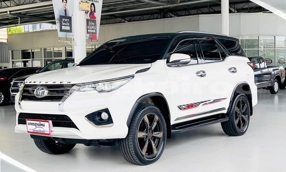 Buy Used Toyota Fortuner White Car in Bangkok in Bangkok