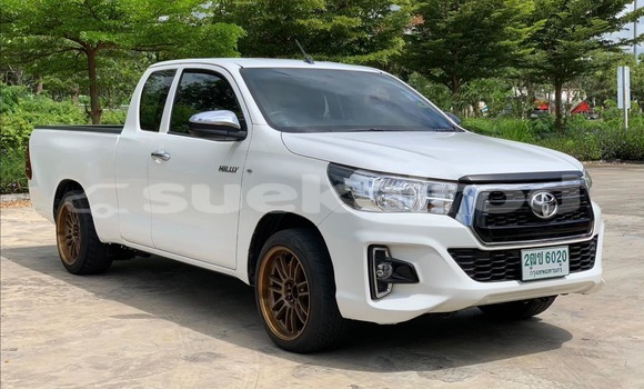 Buy Used Toyota Hiluxe Revo White Car in Bangkok in Bangkok Buy Used Toyota Hiluxe Revo White Car in Bangkok in Bangkok