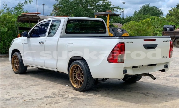 Buy Used Toyota Hiluxe Revo White Car in Bangkok in Bangkok Buy Used Toyota Hiluxe Revo White Car in Bangkok in Bangkok