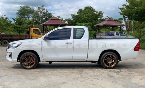 Buy Used Toyota Hiluxe Revo White Car in Bangkok in Bangkok Buy Used Toyota Hiluxe Revo White Car in Bangkok in Bangkok