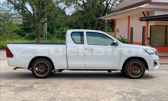 Buy Used Toyota Hiluxe Revo White Car in Bangkok in Bangkok Buy Used Toyota Hiluxe Revo White Car in Bangkok in Bangkok