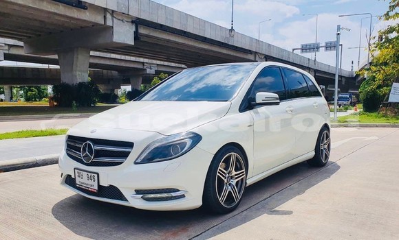 Buy Used Mercedes-Benz B-klasse White Car in Bangkok in Bangkok