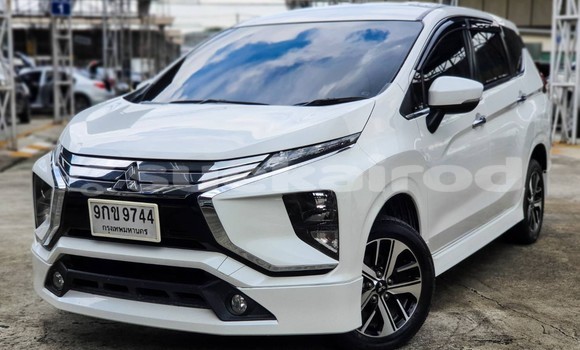 ซื้อ รถมือสอง Mitsubishi Xpander ขาว รถยนต์ ใน %{เมือง} ใน กรุงเทพมหานคร