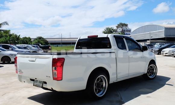 Buy Used Isuzu D-Max White Car in Udon Thani in Udon Thani Buy Used Isuzu D-Max White Car in Udon Thani in Udon Thani