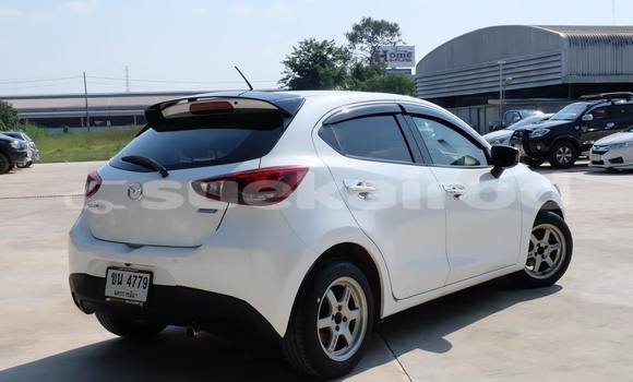 ซื้อ รถมือสอง Mazda 2 ขาว รถยนต์ ใน %{เมือง} ใน อุดรธานี ซื้อ รถมือสอง Mazda 2 ขาว รถยนต์ ใน %{เมือง} ใน อุดรธานี
