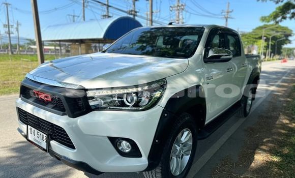 Buy Used Toyota Hiluxe Revo White Car in Bangkok in Bangkok