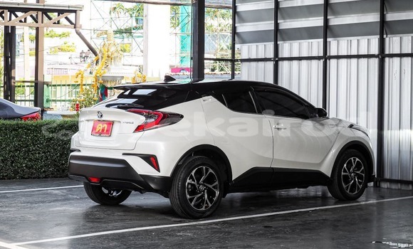 Buy Used Toyota C-HR White Car in Bangkok in Bangkok Buy Used Toyota C-HR White Car in Bangkok in Bangkok