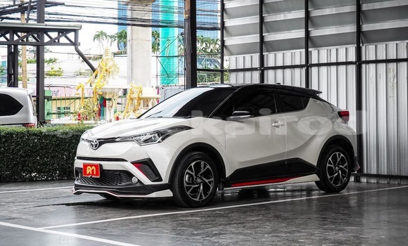 Buy Used Toyota C-HR White Car in Bangkok in Bangkok