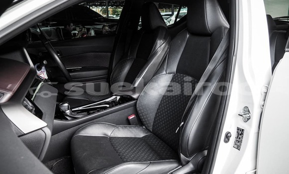 ซื้อ รถมือสอง Toyota C-HR ขาว รถยนต์ ใน %{เมือง} ใน กรุงเทพมหานคร ซื้อ รถมือสอง Toyota C-HR ขาว รถยนต์ ใน %{เมือง} ใน กรุงเทพมหานคร